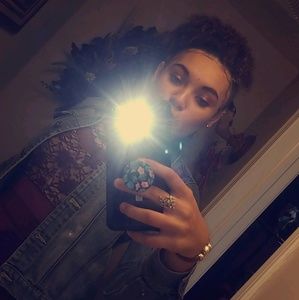 Meet your Posher, Laena